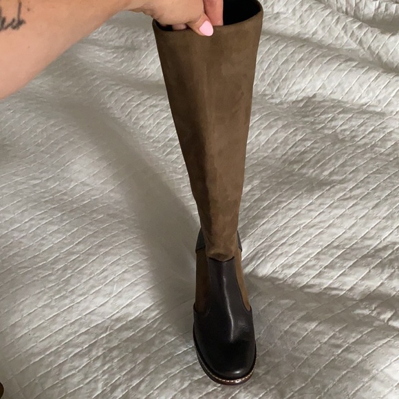 Knee high tan suede and leather BCBG boots - Picture 8 of 13